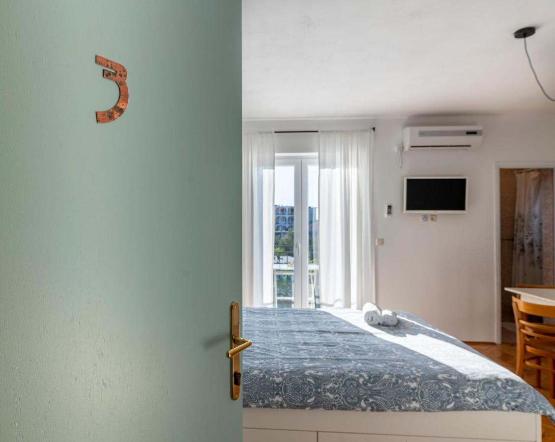 Charming Tale Apartments Modun19 Pirovac Room photo